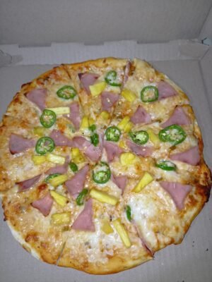 Pizza de Jamon, piña y jalapeño